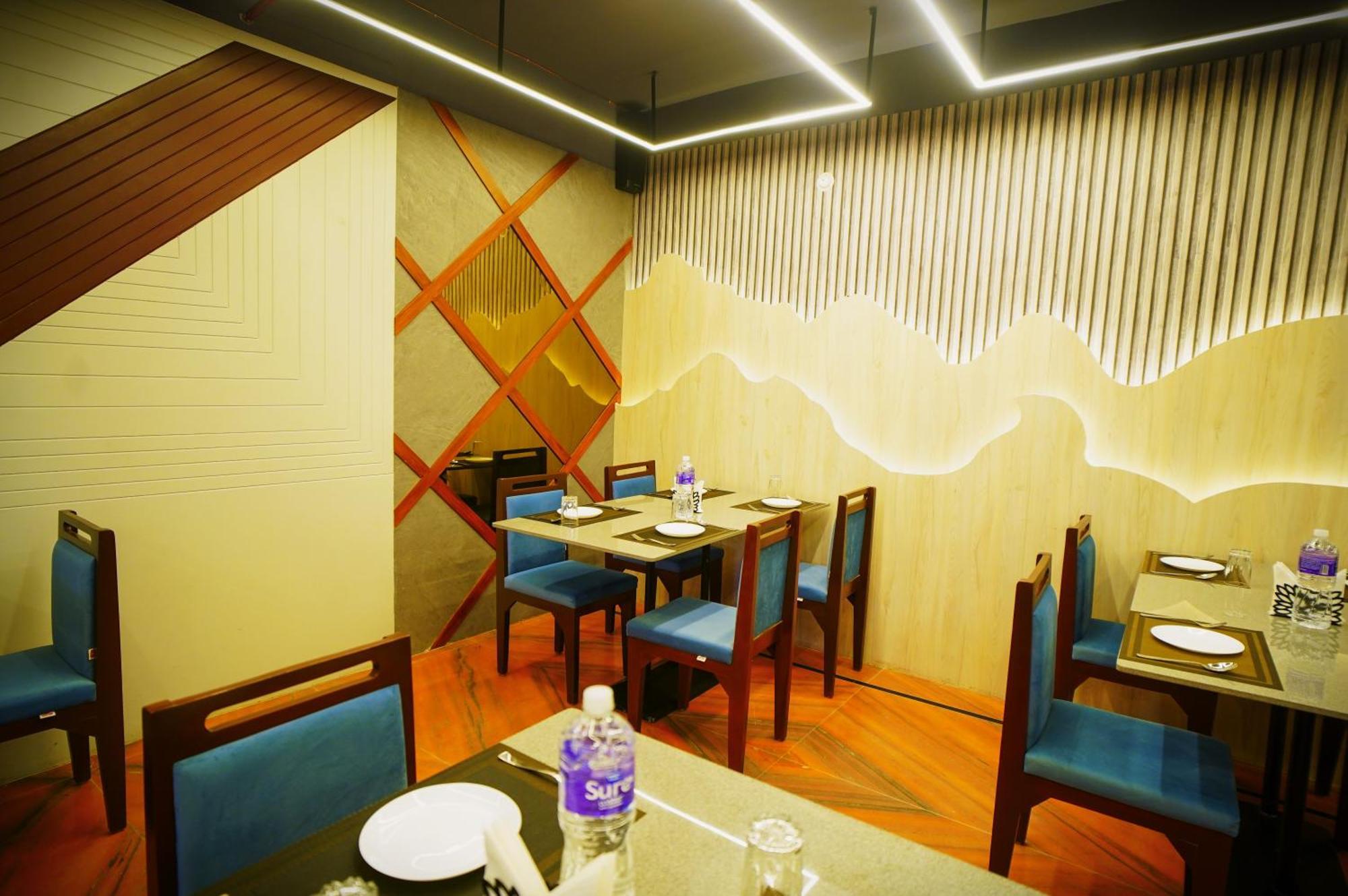 Hotel Rama Gorakhpur Exteriör bild