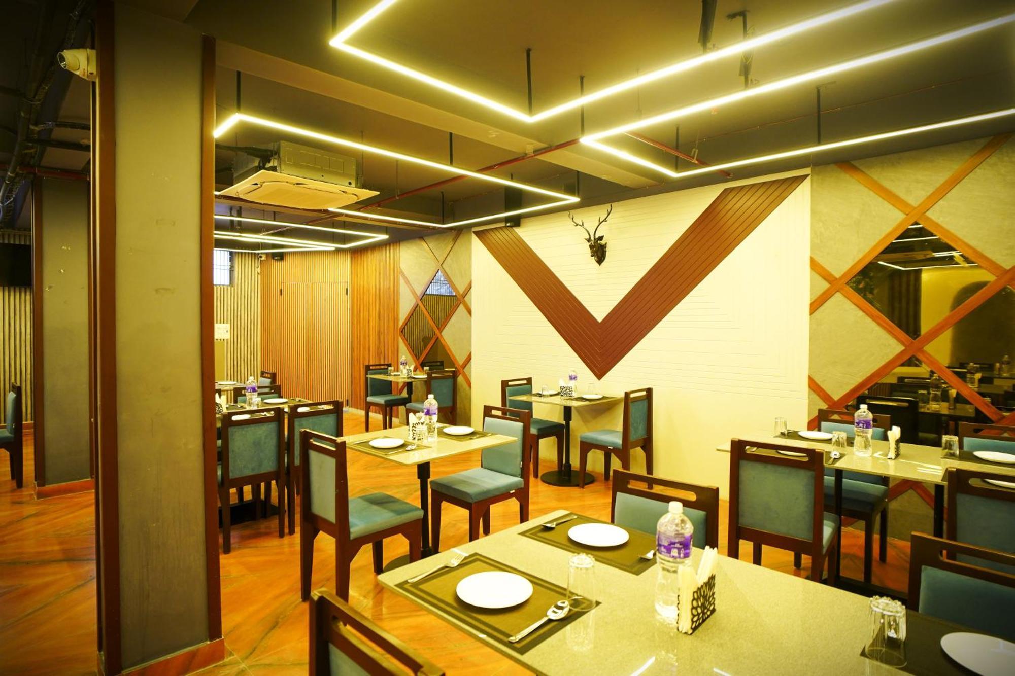 Hotel Rama Gorakhpur Exteriör bild
