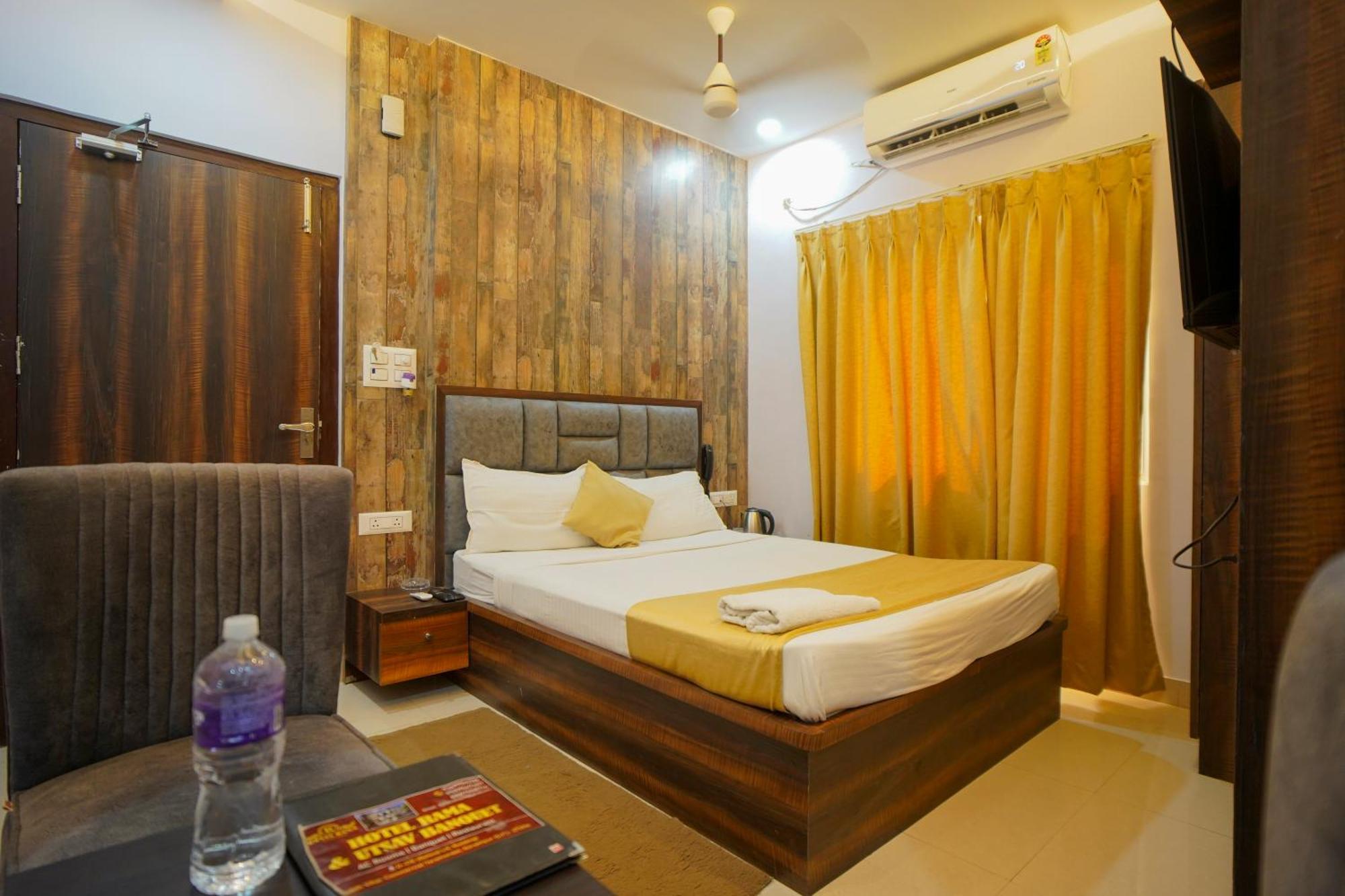 Hotel Rama Gorakhpur Exteriör bild